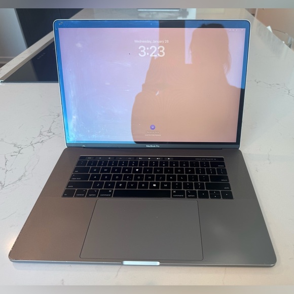 Apple Laptop Pro (2018) with Silver Finish - Picture 2 of 3